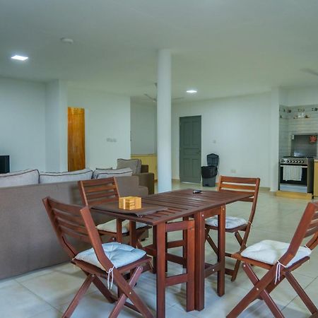 E&E Self Catering Hotel Beau Vallon  Exterior photo