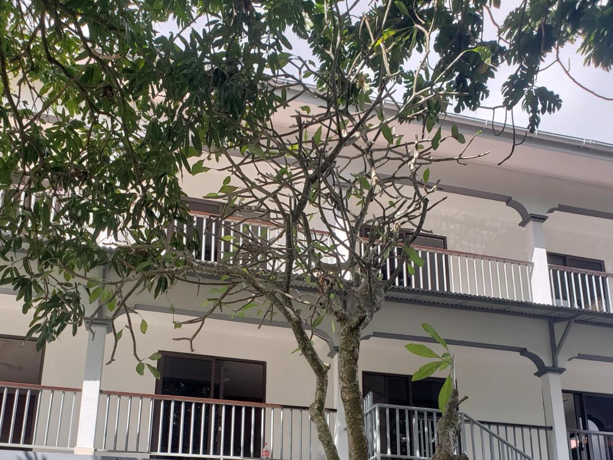 E&E Self Catering Hotel Beau Vallon  Exterior photo