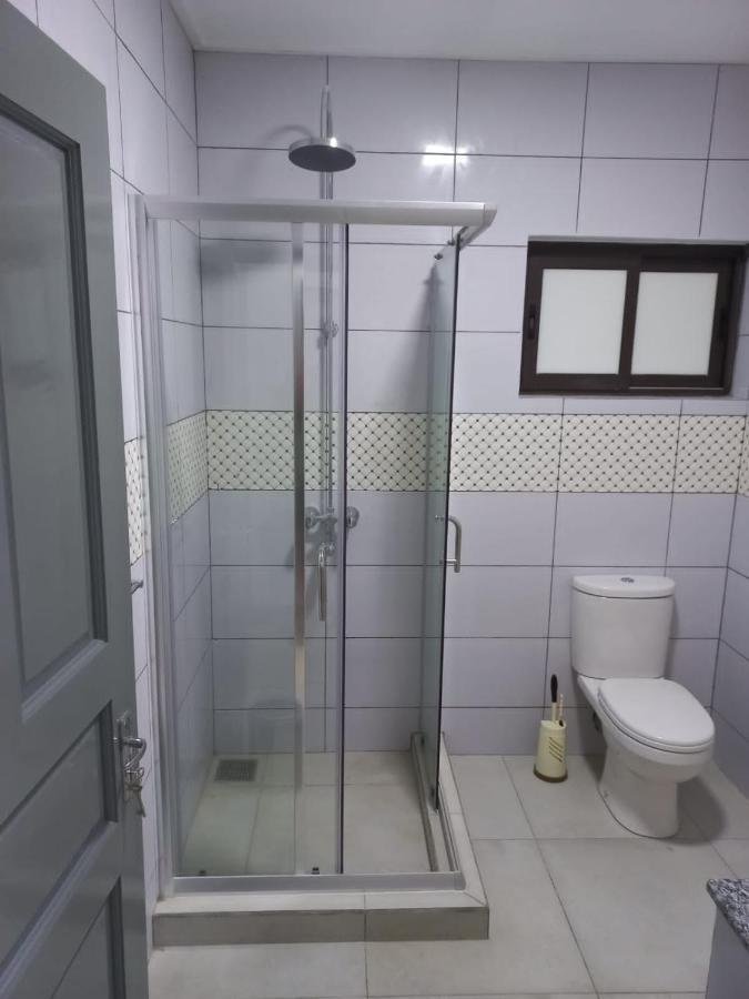 E&E Self Catering Hotel Beau Vallon  Exterior photo