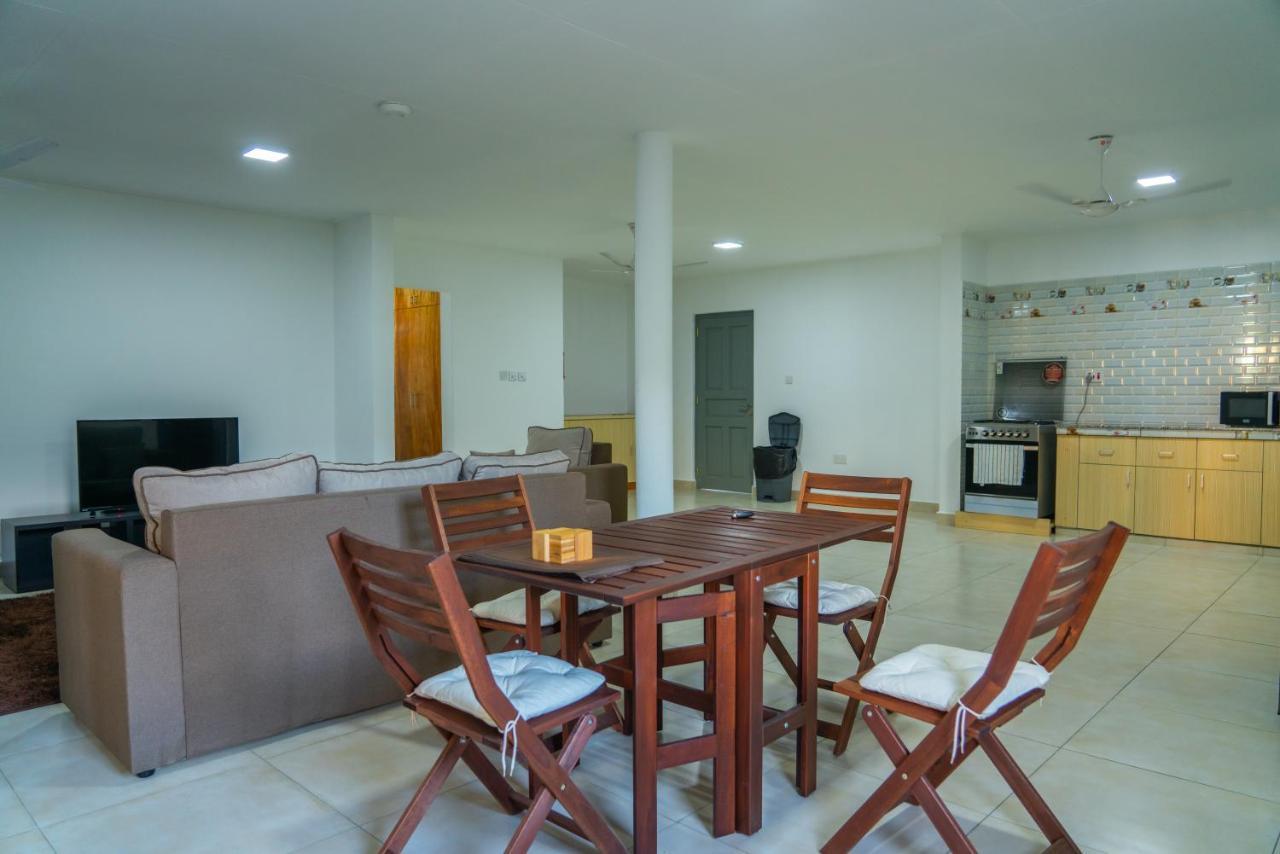 E&E Self Catering Hotel Beau Vallon  Exterior photo