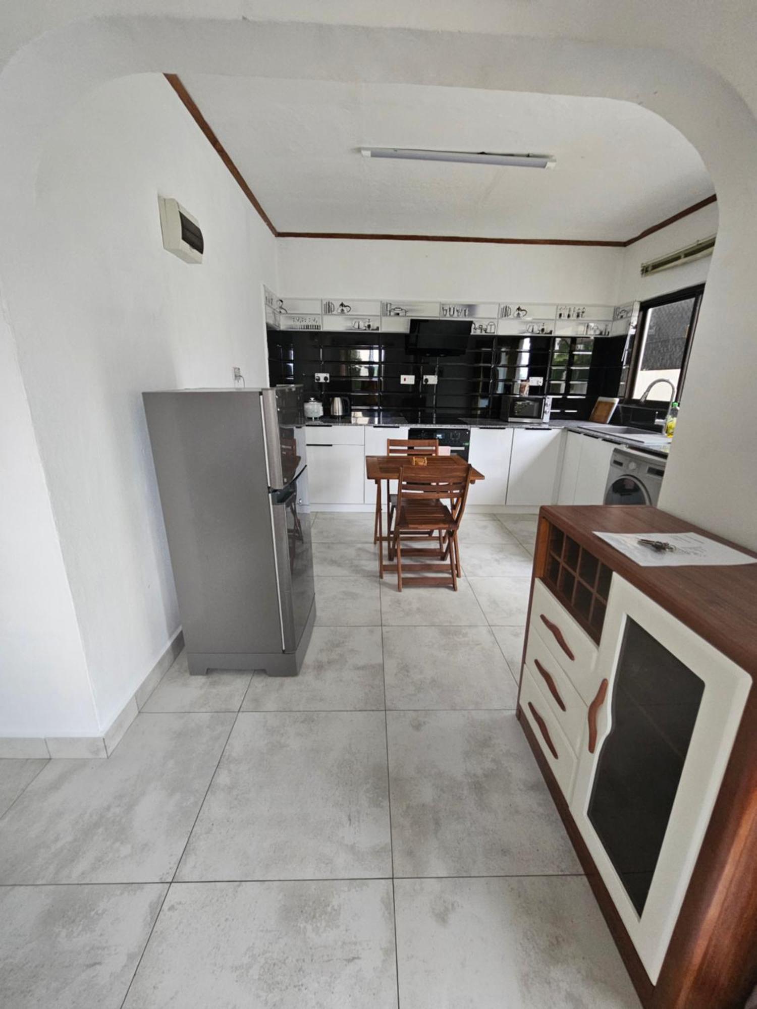 E&E Self Catering Hotel Beau Vallon  Exterior photo